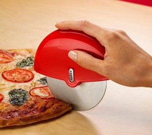zyliss pizza slicer with crust cutter