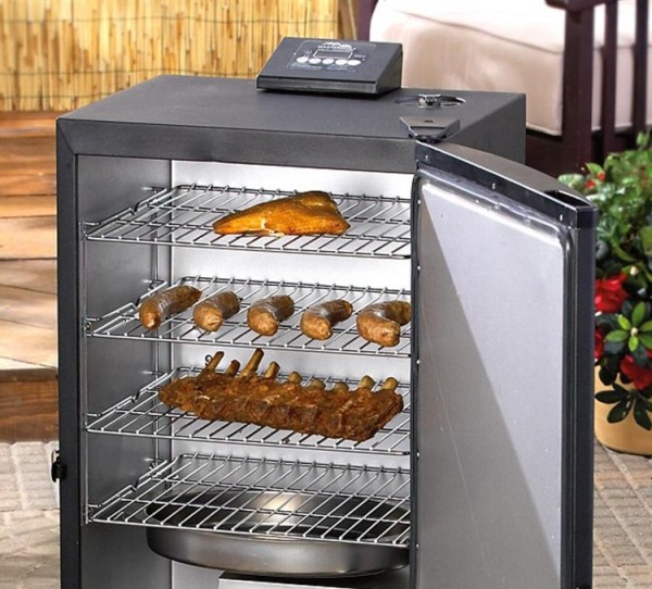 Masterbuilt Electric Smoker Petagadget   Masterbuilt Electric Smoker 213 600x542 