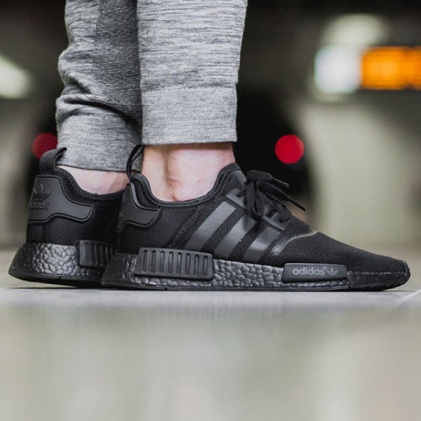 nmd_r1 triple black