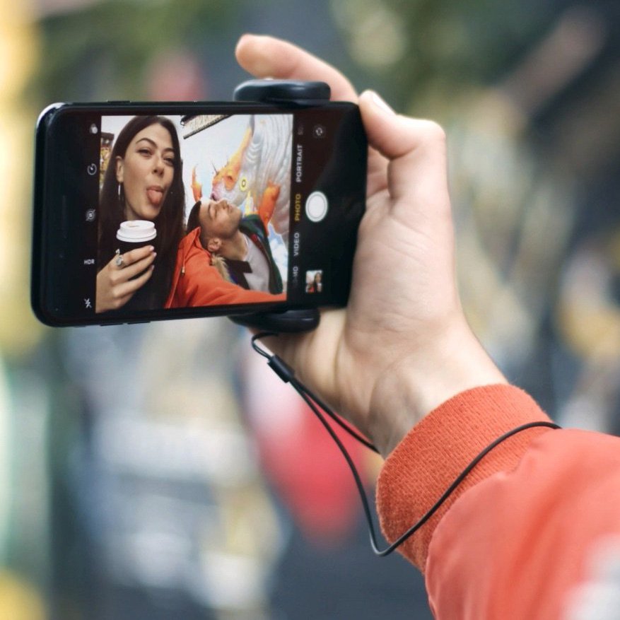ShutterGrip Smartphone Camera Control » Petagadget
