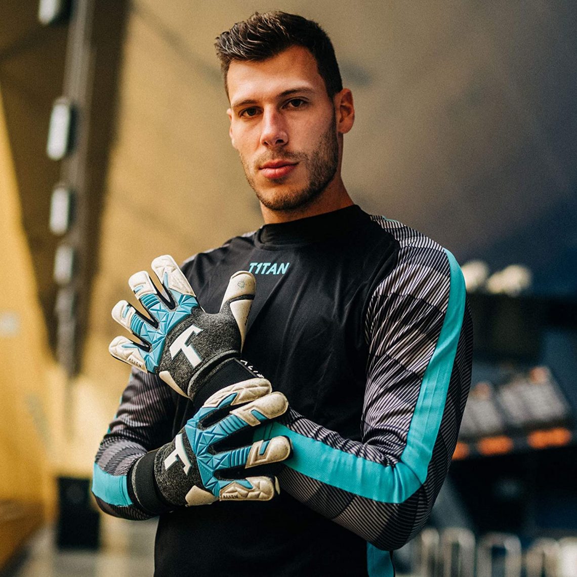 t1tan-soccer-goalie-gloves-adult-petagadget